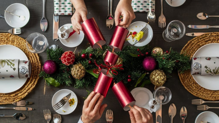 Holiday Table Décor: 38 Amazing Ideas for Christmas Table Arrangements.