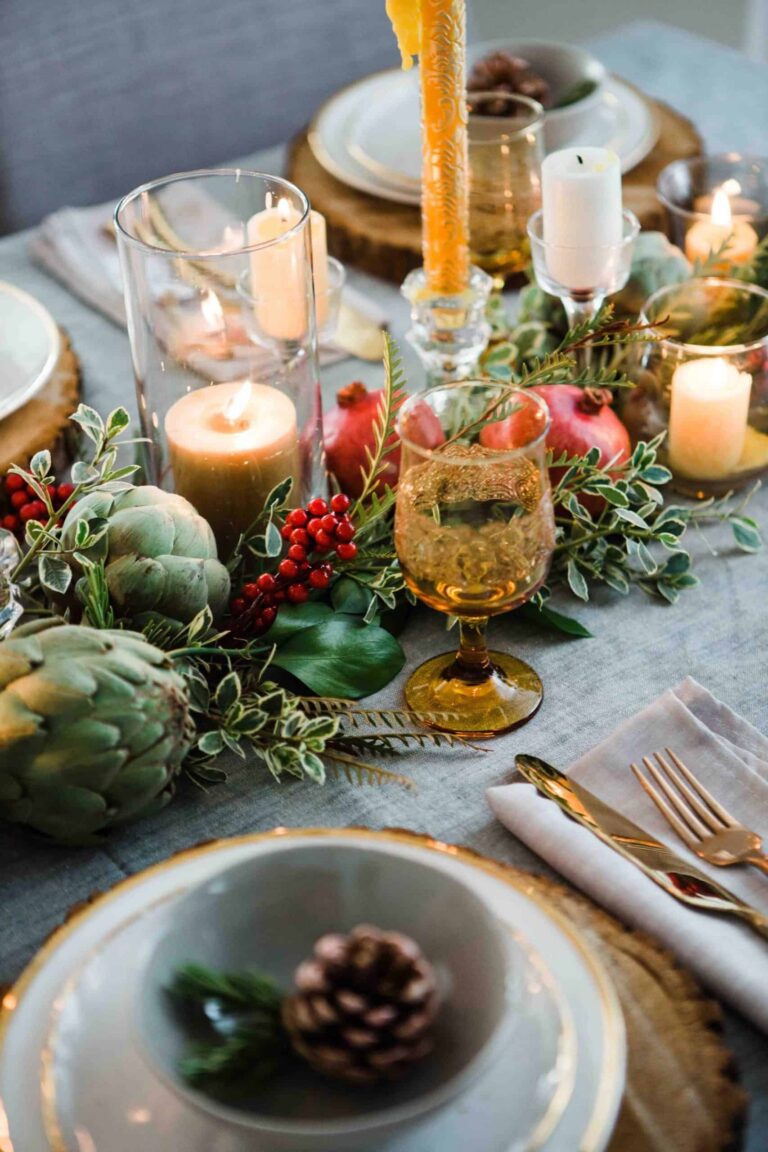 Holiday Table Décor: 38 Amazing Ideas for Christmas Table Arrangements.